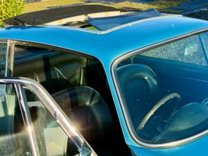 Image 8/19 of Aston Martin DB 6 (1969)