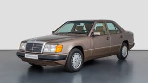 Image 2/7 of Mercedes-Benz 300 D Turbo (1991)