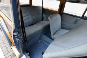 Image 36/50 of Morris Minor 1000 Traveller (1969)