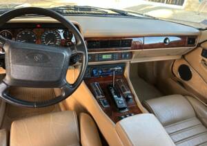 Image 7/18 of Jaguar XJS 6.0 V12 (1993)