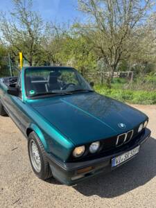 Image 2/11 de BMW 318i (1993)