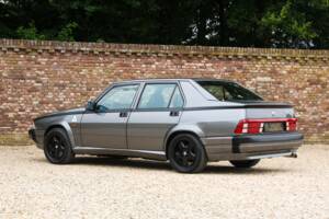 Image 41/50 of Alfa Romeo 75 3.0 V6 QV (1988)