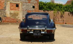 Image 7/35 de Jaguar E-Type (1968)