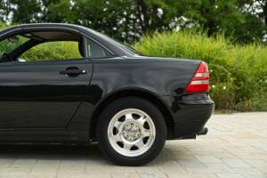 Obraz 24/50 pojazdu Mercedes-Benz SLK 200 (1998)