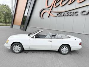 Imagen 2/41 de Mercedes-Benz E 320 (1995)