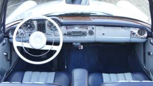 Image 24/34 de Mercedes-Benz 230 SL (1966)