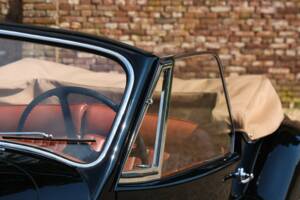 Immagine 28/50 di Jaguar XK 120 DHC (1953)