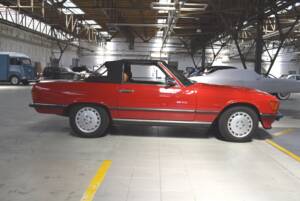 Image 18/94 of Mercedes-Benz 560 SL (1988)