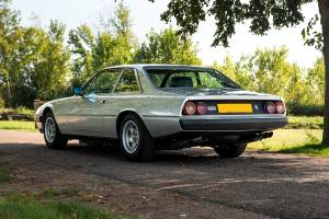 Image 9/32 of Ferrari 400 GT (1977)