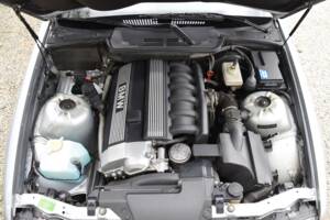 Image 35/46 of BMW 320i (1995)