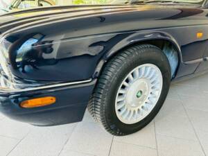 Image 15/15 de Jaguar XJ 8 Executive (1998)