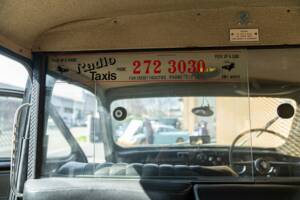 Image 22/34 of Austin FX 4 D London Taxi (1961)