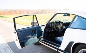 Image 17/36 of Porsche 911 Carrera 3.2 (1984)