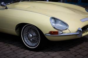 Image 18/35 de Jaguar E-Type (1967)