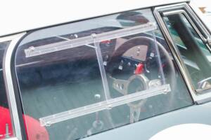 Image 33/50 of MG MGB GT (1965)