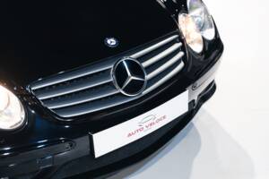 Image 15/31 of Mercedes-Benz SL 55 AMG (2003)