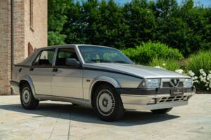 Image 2/50 de Alfa Romeo 75 2.0 Twin Spark (1989)
