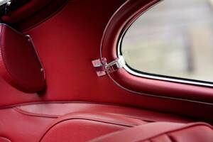 Image 18/25 de Jaguar E-Type (1969)