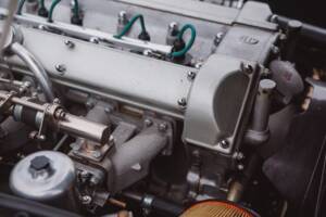 Image 49/99 of Aston Martin DB 6 Volante (1968)