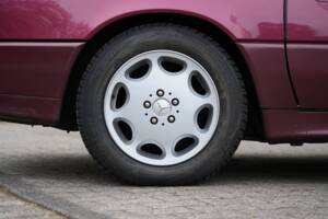 Image 6/95 of Mercedes-Benz 300 SL (1993)