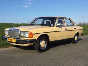 Bild 1/15 von Mercedes-Benz 200 (1983)