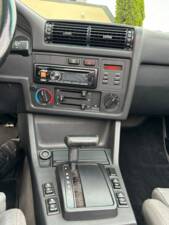 Image 24/40 of BMW 320i (1992)