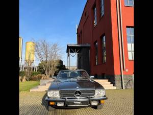 Immagine 2/24 di Mercedes-Benz 380 SL (1984)