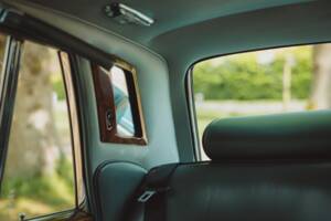 Image 18/42 of Rolls-Royce Silver Shadow II (1977)