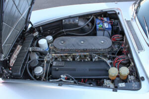 Image 19/36 de Ferrari 330 GT 2+2 (1964)
