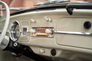 Image 30/57 of Volkswagen Kever 1200 (1965)