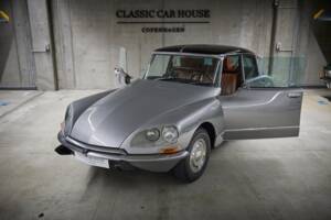 Image 24/92 of Citroën DS 23 Pallas (1975)