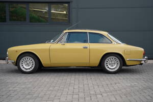 Bild 6/50 von Alfa Romeo 2000 GT Veloce (1975)