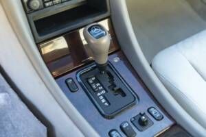 Image 40/50 of Mercedes-Benz CLK 200 (1997)