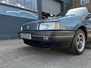 Image 29/33 of Volkswagen Passat 1.8 (1989)