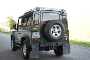 Bild 21/73 von Land Rover Defender 90 (2008)