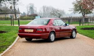Immagine 3/47 di Mercedes-Benz E 220 (1995)