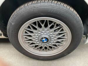 Image 5/34 de BMW 325i (1987)