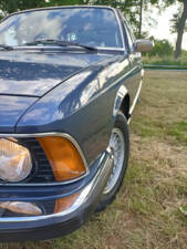 Image 7/8 of BMW 733i (1978)