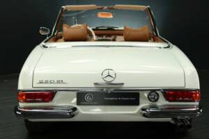 Image 5/50 of Mercedes-Benz 230 SL (1965)