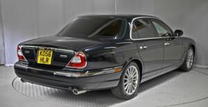 Image 11/50 of Jaguar XJ 8 4.2 (2006)