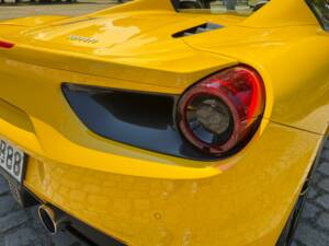 Image 7/18 of Ferrari 488 Spider (2018)