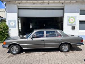Image 11/15 of Mercedes-Benz 450 SEL (1975)