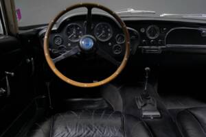 Image 22/26 de Aston Martin DB 4 Vantage (1962)