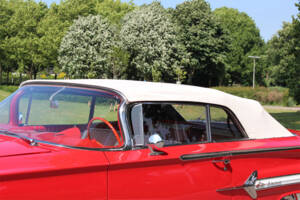 Image 8/31 of Chevrolet Impala Convertible (1960)