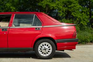 Image 22/47 of Alfa Romeo 75 1.6 (1991)