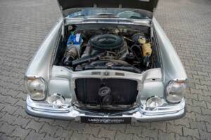 Image 26/30 of Mercedes-Benz 280 SE 3,5 (1969)