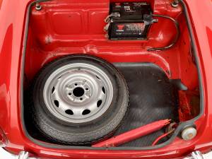 Image 6/24 of Alfa Romeo Giulia 1600 Spider (1963)