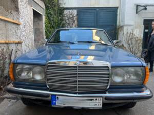 Immagine 19/38 di Mercedes-Benz 230 CE (1983)