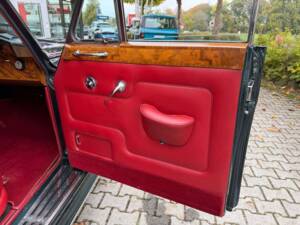 Image 21/36 of Bentley S 3 (1965)