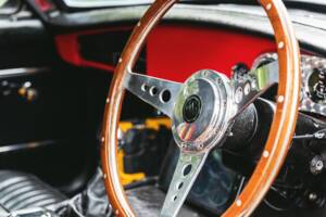 Image 36/50 of MG MGB GT V8 (1977)